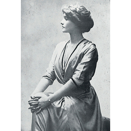 Книга "CHANEL.История модного дома", Бакстер-Райт Э. - 6