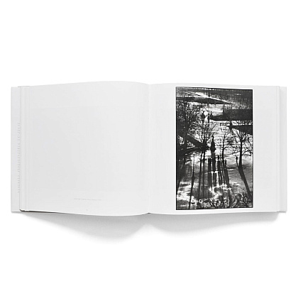 Книга на английском языке "Henri Cartier-Bresson: Photographer", Yves Bonnefoy - 2